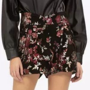 Nwt Iro Leather Shorts Lambskin Black Flowers Runway Ceremoni size 36 Paris